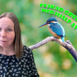 Kvinna står framför bild av kungsfiskare